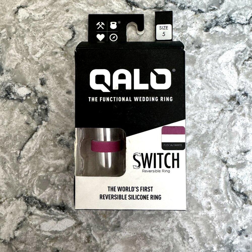 QALO Women's- Switch Reversible Silicone Ring in Fuchsia & White